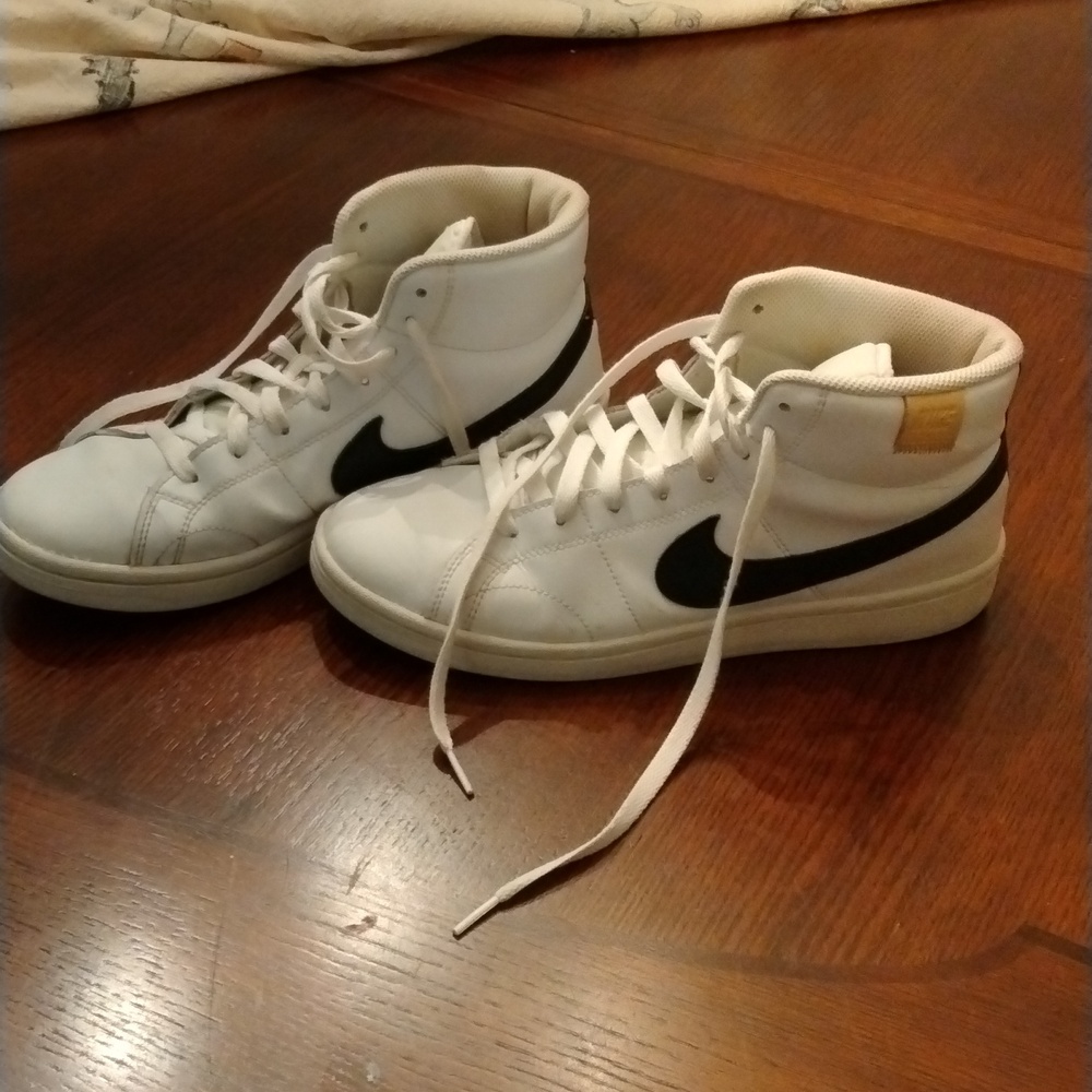 Nike court royale